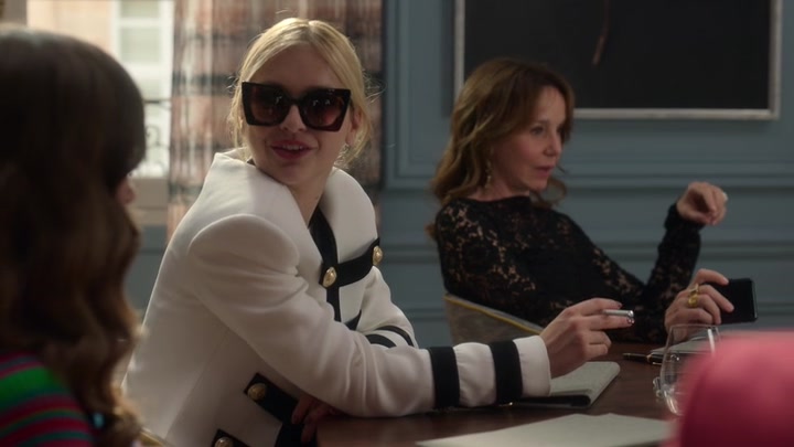 Emily_in_Paris_S02E01_WEBRip_x264-ION10_0728.jpg