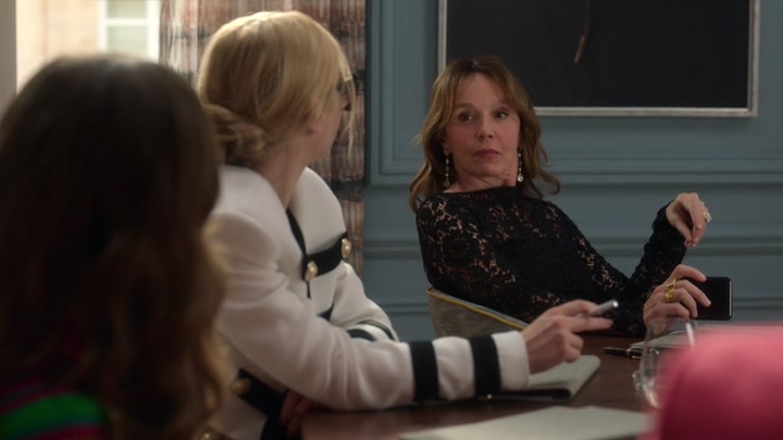 Emily_in_Paris_S02E01_WEBRip_x264-ION10_0745.jpg