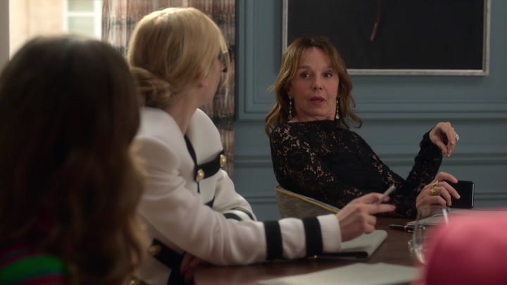 Emily_in_Paris_S02E01_WEBRip_x264-ION10_0746.jpg