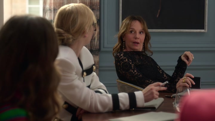 Emily_in_Paris_S02E01_WEBRip_x264-ION10_0747.jpg