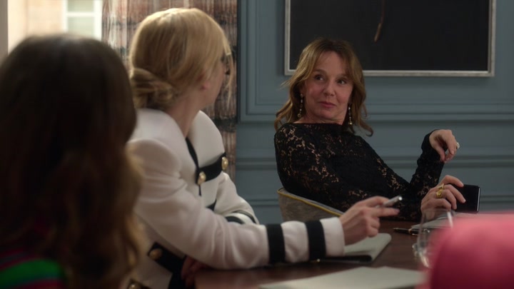 Emily_in_Paris_S02E01_WEBRip_x264-ION10_0749.jpg