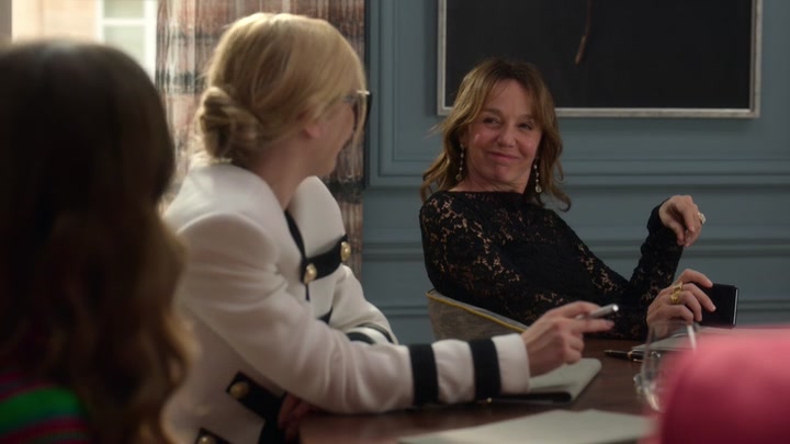 Emily_in_Paris_S02E01_WEBRip_x264-ION10_0751.jpg