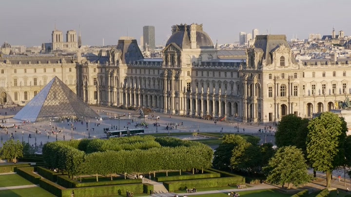 Emily_in_Paris_S02E01_WEBRip_x264-ION10_0758.jpg