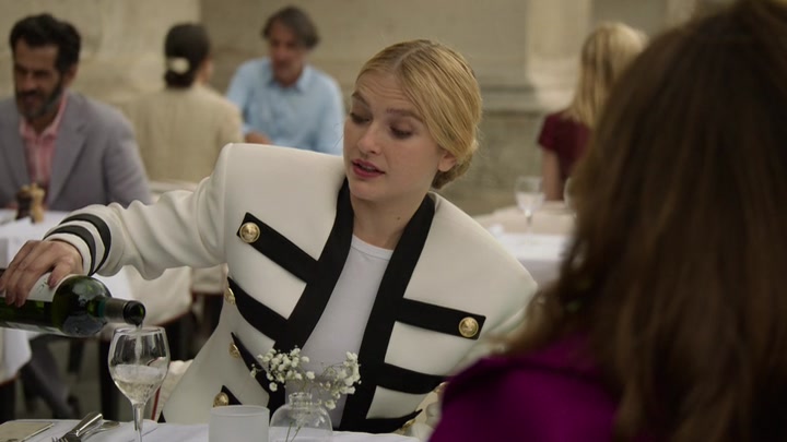 Emily_in_Paris_S02E01_WEBRip_x264-ION10_0767.jpg