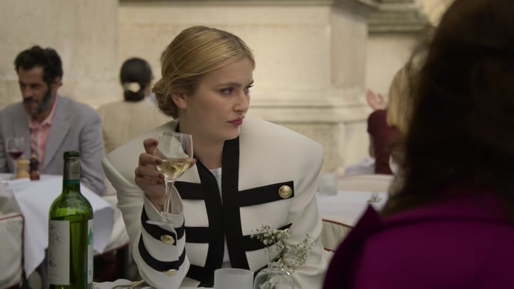 Emily_in_Paris_S02E01_WEBRip_x264-ION10_0778.jpg