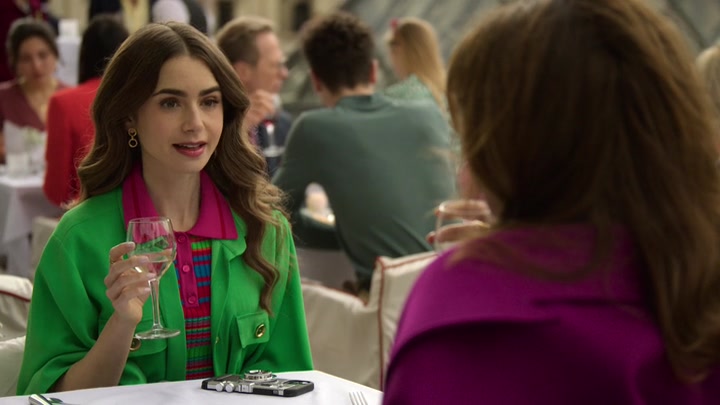 Emily_in_Paris_S02E01_WEBRip_x264-ION10_0779.jpg