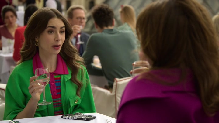 Emily_in_Paris_S02E01_WEBRip_x264-ION10_0780.jpg