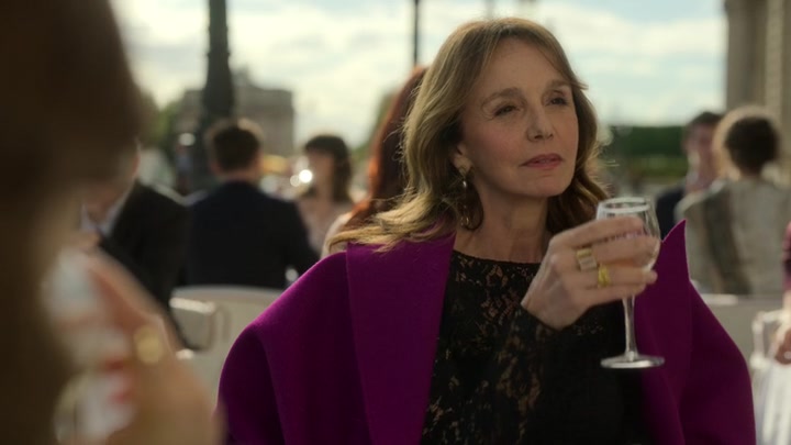 Emily_in_Paris_S02E01_WEBRip_x264-ION10_0784.jpg