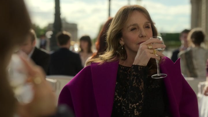 Emily_in_Paris_S02E01_WEBRip_x264-ION10_0785.jpg