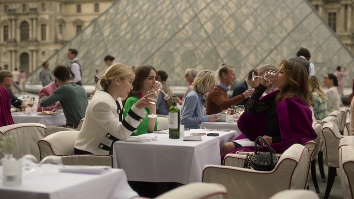 Emily_in_Paris_S02E01_WEBRip_x264-ION10_0790.jpg