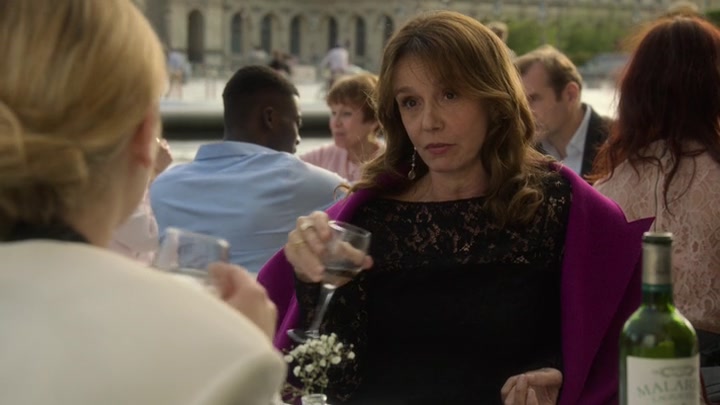 Emily_in_Paris_S02E01_WEBRip_x264-ION10_0799.jpg