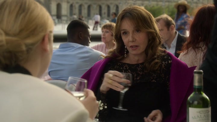 Emily_in_Paris_S02E01_WEBRip_x264-ION10_0800.jpg