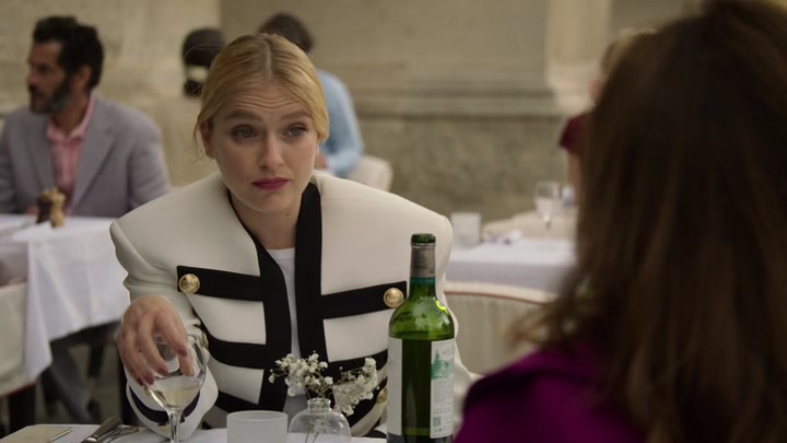 Emily_in_Paris_S02E01_WEBRip_x264-ION10_0801.jpg