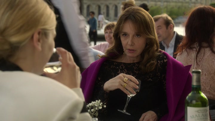Emily_in_Paris_S02E01_WEBRip_x264-ION10_0802.jpg