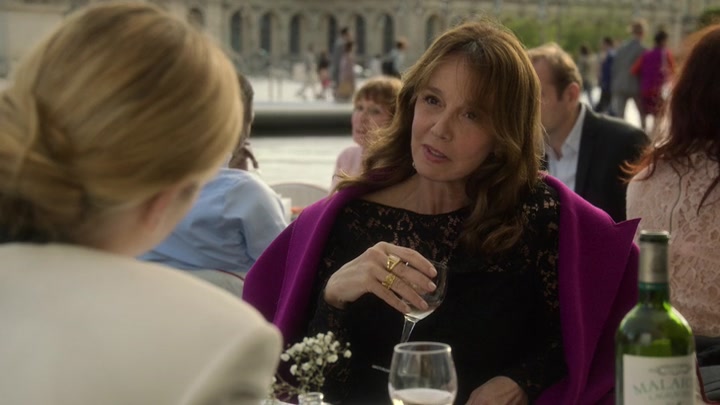 Emily_in_Paris_S02E01_WEBRip_x264-ION10_0813.jpg
