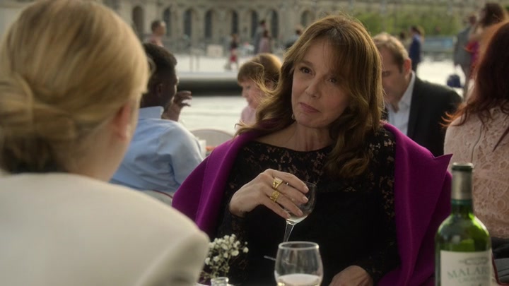 Emily_in_Paris_S02E01_WEBRip_x264-ION10_0814.jpg