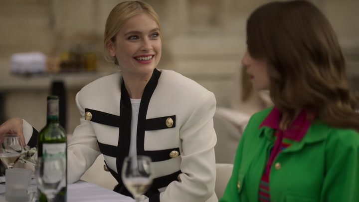 Emily_in_Paris_S02E01_WEBRip_x264-ION10_0818.jpg