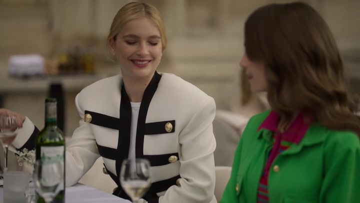 Emily_in_Paris_S02E01_WEBRip_x264-ION10_0819.jpg