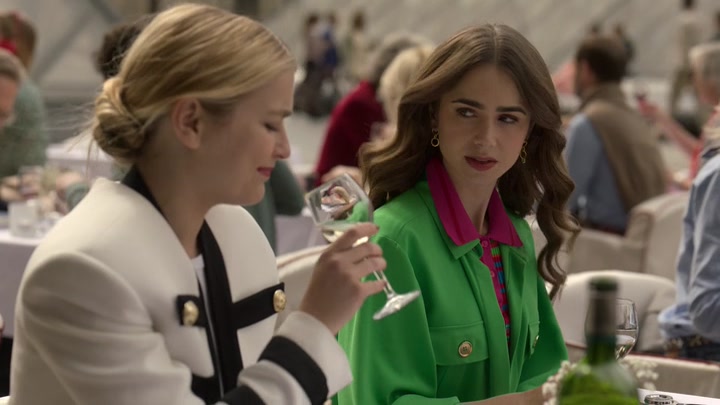 Emily_in_Paris_S02E01_WEBRip_x264-ION10_0824.jpg