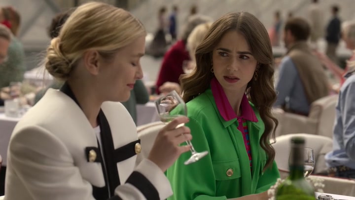 Emily_in_Paris_S02E01_WEBRip_x264-ION10_0825.jpg