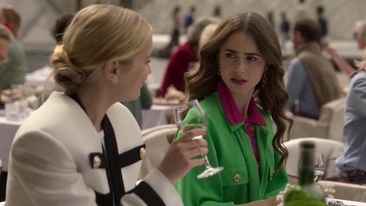 Emily_in_Paris_S02E01_WEBRip_x264-ION10_0826.jpg