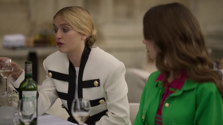 Emily_in_Paris_S02E01_WEBRip_x264-ION10_0829.jpg