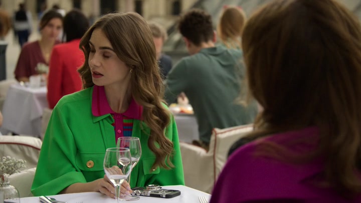 Emily_in_Paris_S02E01_WEBRip_x264-ION10_0831.jpg