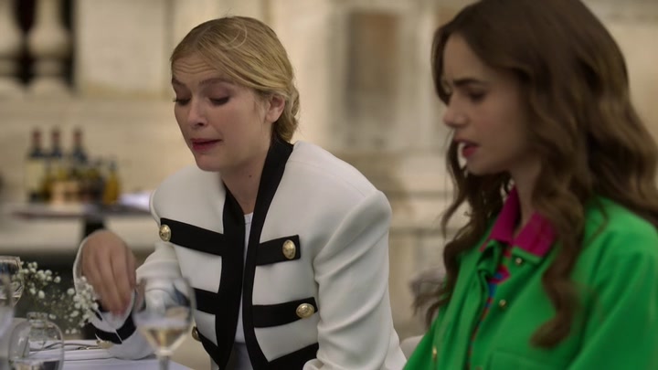 Emily_in_Paris_S02E01_WEBRip_x264-ION10_0842.jpg