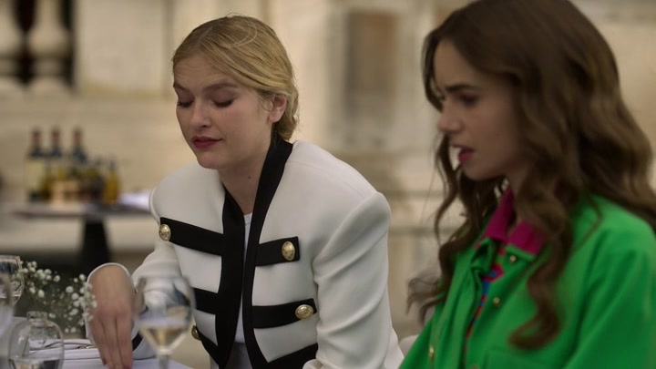 Emily_in_Paris_S02E01_WEBRip_x264-ION10_0843.jpg