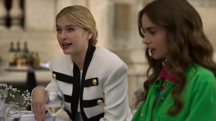 Emily_in_Paris_S02E01_WEBRip_x264-ION10_0844.jpg