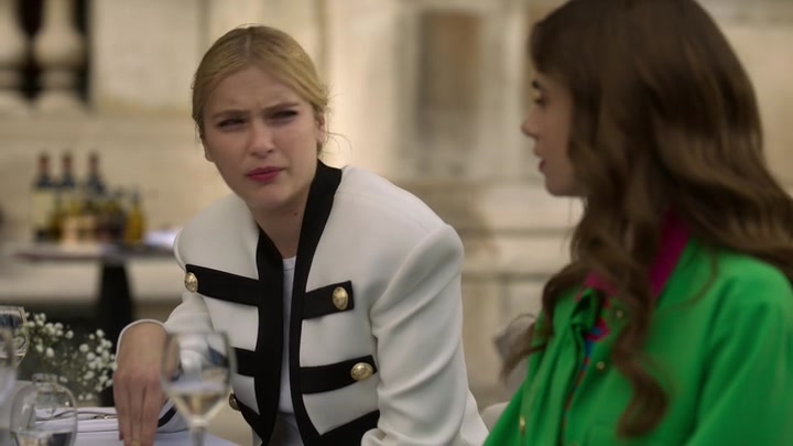 Emily_in_Paris_S02E01_WEBRip_x264-ION10_0847.jpg
