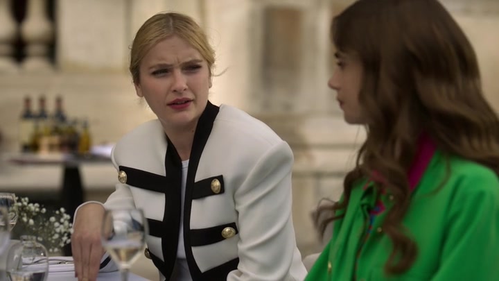 Emily_in_Paris_S02E01_WEBRip_x264-ION10_0848.jpg