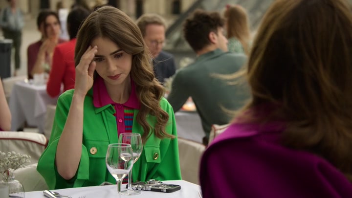 Emily_in_Paris_S02E01_WEBRip_x264-ION10_0857.jpg
