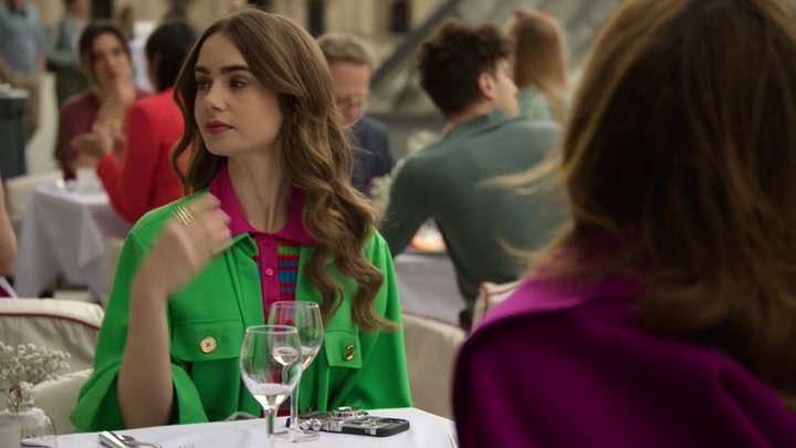 Emily_in_Paris_S02E01_WEBRip_x264-ION10_0859.jpg