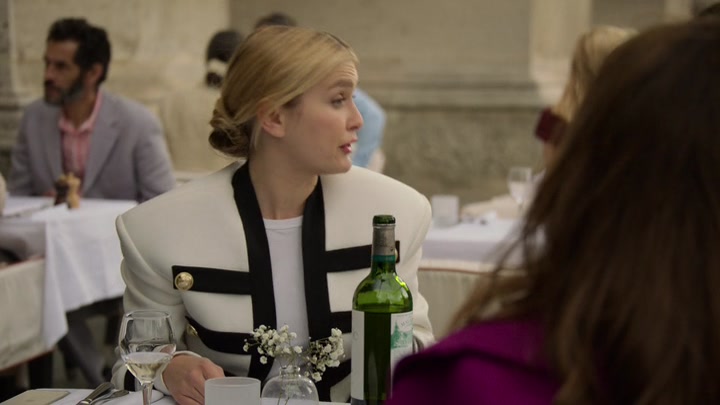 Emily_in_Paris_S02E01_WEBRip_x264-ION10_0860.jpg
