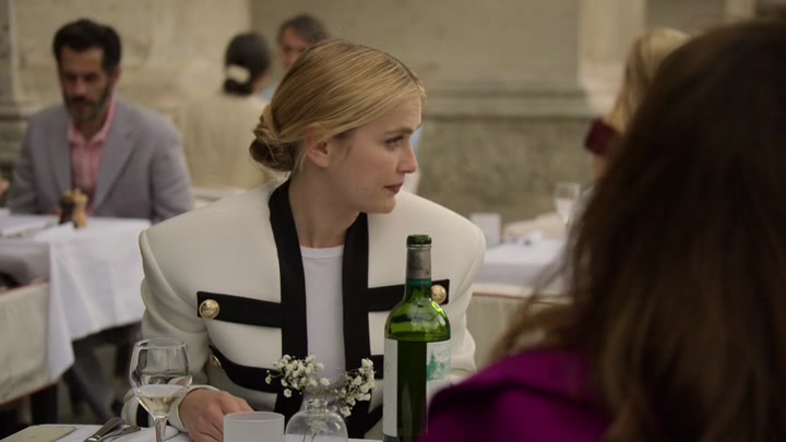 Emily_in_Paris_S02E01_WEBRip_x264-ION10_0861.jpg