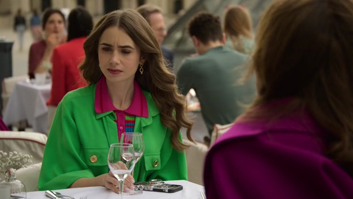 Emily_in_Paris_S02E01_WEBRip_x264-ION10_0869.jpg