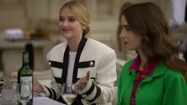 Emily_in_Paris_S02E01_WEBRip_x264-ION10_0877.jpg
