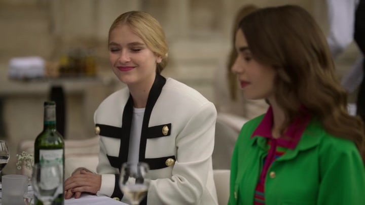 Emily_in_Paris_S02E01_WEBRip_x264-ION10_0878.jpg