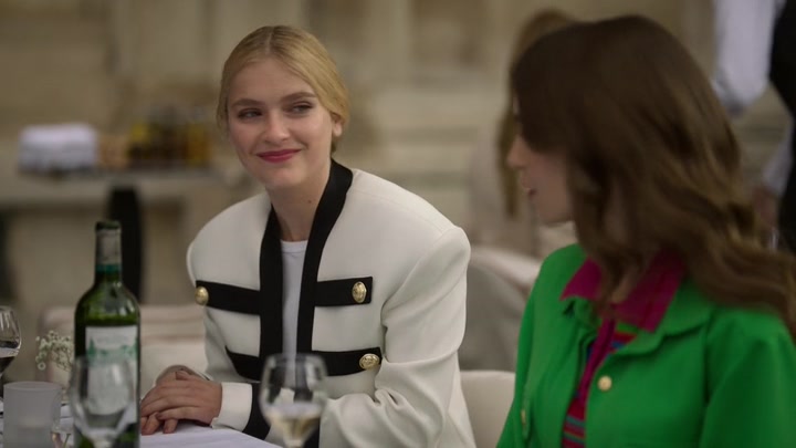 Emily_in_Paris_S02E01_WEBRip_x264-ION10_0879.jpg