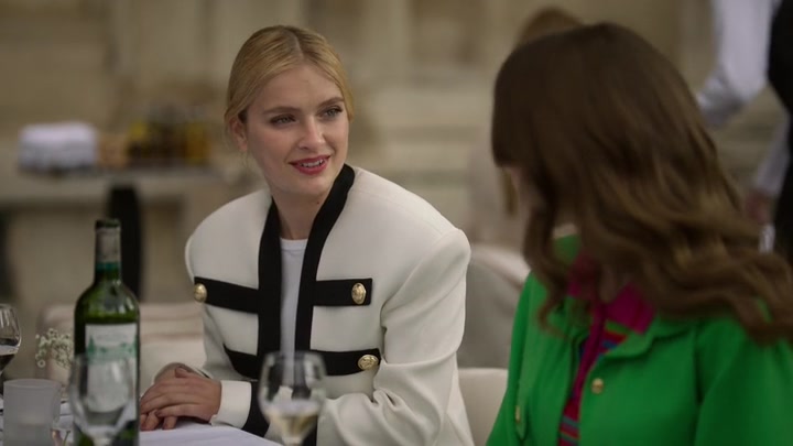 Emily_in_Paris_S02E01_WEBRip_x264-ION10_0880.jpg
