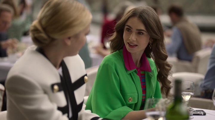 Emily_in_Paris_S02E01_WEBRip_x264-ION10_0881.jpg