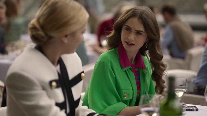 Emily_in_Paris_S02E01_WEBRip_x264-ION10_0882.jpg
