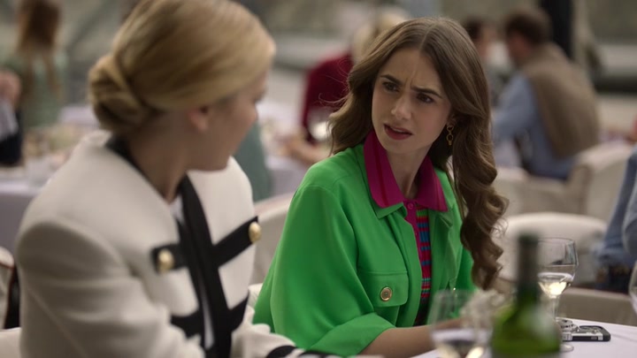 Emily_in_Paris_S02E01_WEBRip_x264-ION10_0884.jpg