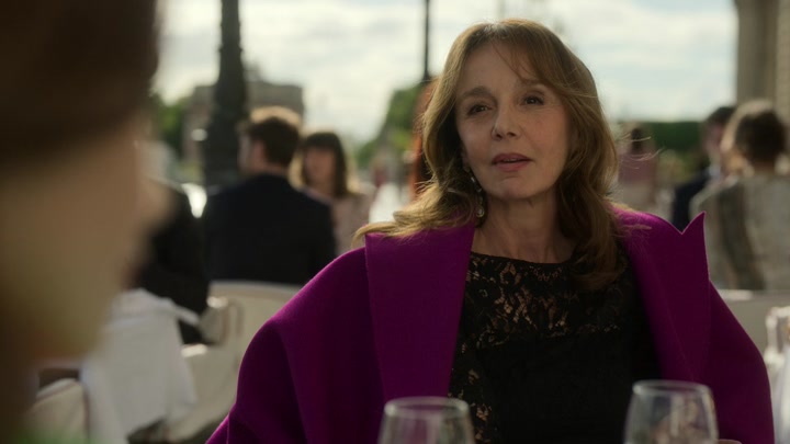 Emily_in_Paris_S02E01_WEBRip_x264-ION10_0886.jpg