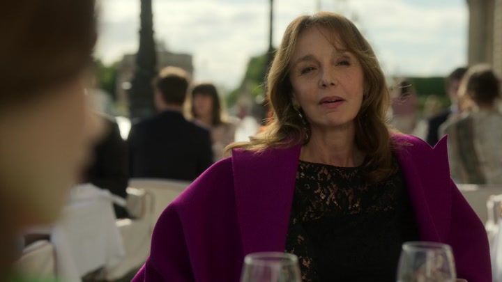 Emily_in_Paris_S02E01_WEBRip_x264-ION10_0887.jpg