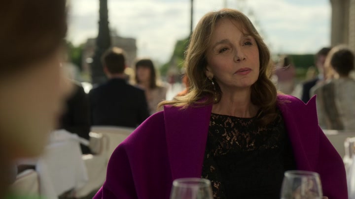Emily_in_Paris_S02E01_WEBRip_x264-ION10_0888.jpg