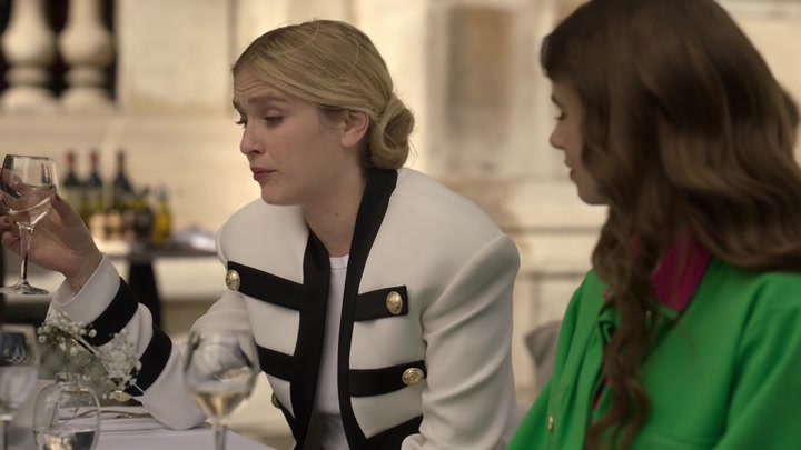Emily_in_Paris_S02E01_WEBRip_x264-ION10_0894.jpg