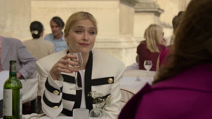 Emily_in_Paris_S02E01_WEBRip_x264-ION10_0900.jpg
