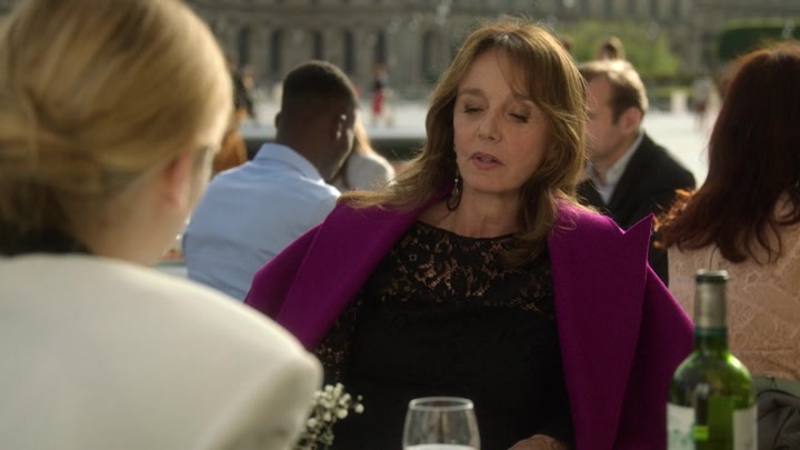 Emily_in_Paris_S02E01_WEBRip_x264-ION10_0902.jpg